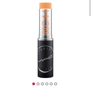 MAC foundation stick NC44